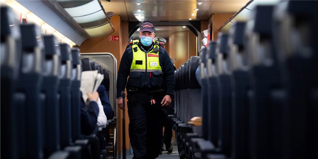 3G-Regel im ÖPNV: Placebo-Effekt statt Sicherheit in Bus und Bahn 3G-Regel im ÖPNV: Placebo-Effekt statt Sicherheit in Bus und Bahn