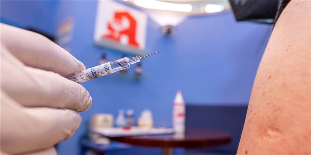 Sollen auch die Apotheker impfen? „Nein, das ist die Domäne der Ärzte“ Corona-Impfungen in der Apotheke? Die heimischen Vertreter sehen das Thema eher skeptisch.