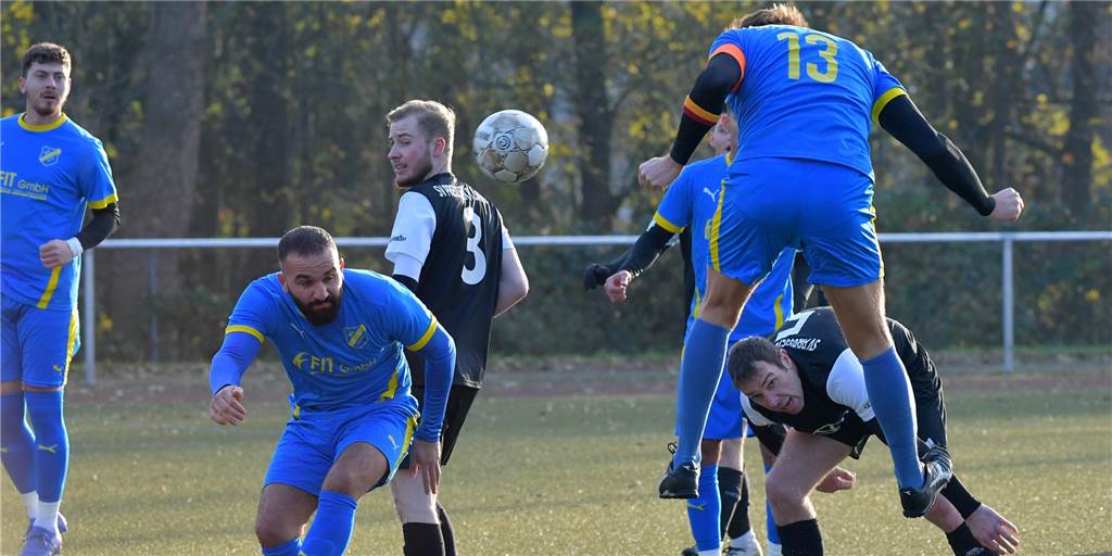 Tor-Festival, Spitzenspiel und bittere Niederlagen – Mehr als 60 Sportbilder vom Wochenende Die SG Gahmen ließ dem SV Preußen im Lokalduell keine Chance.