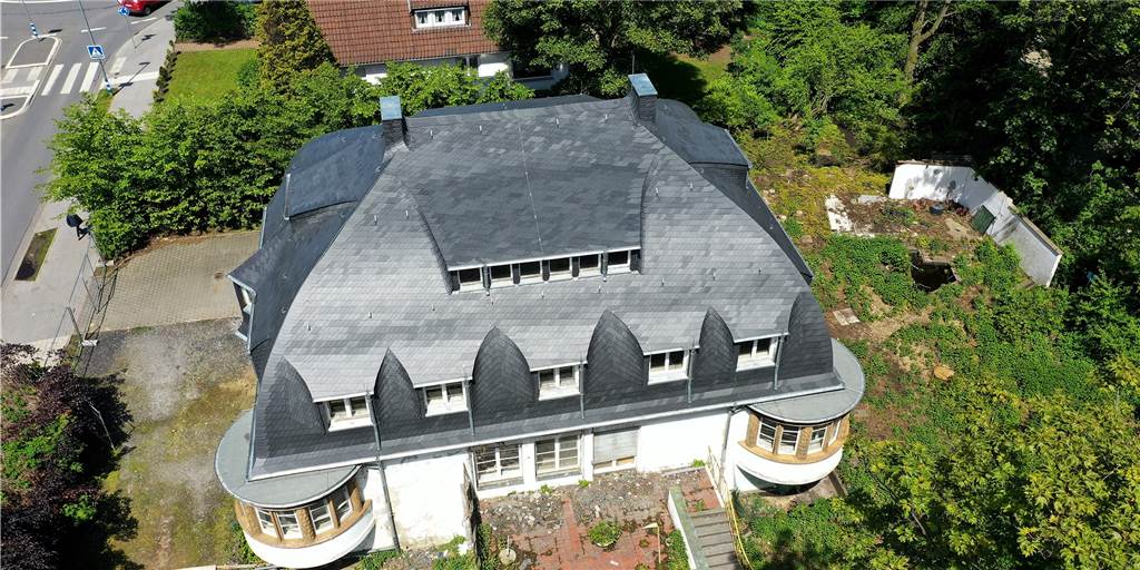 Umbau der Villa Urbahn wird plötzlich über 1 Million Euro teurer Die Villa Urbahn aus Drohnenperspektive im Mai 2021.
