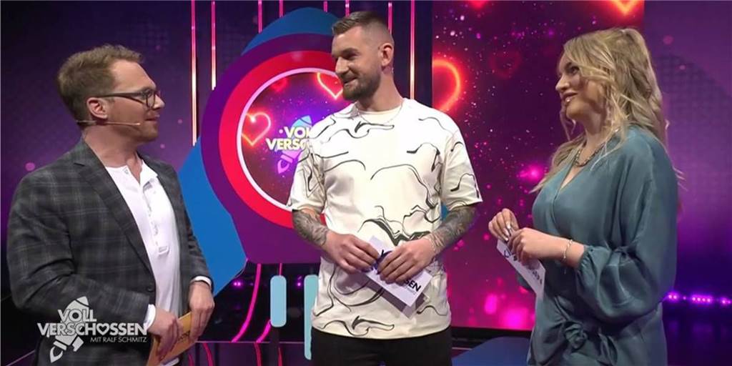 Fußballer im TV bei SAT.1 - früher spielte er in Haltern und Oer-Erkenschwick Phillip Mandla war in der dritten Folge der SAT.1-Show „Voll verschossen mit Ralf Schmitz“ dabei.