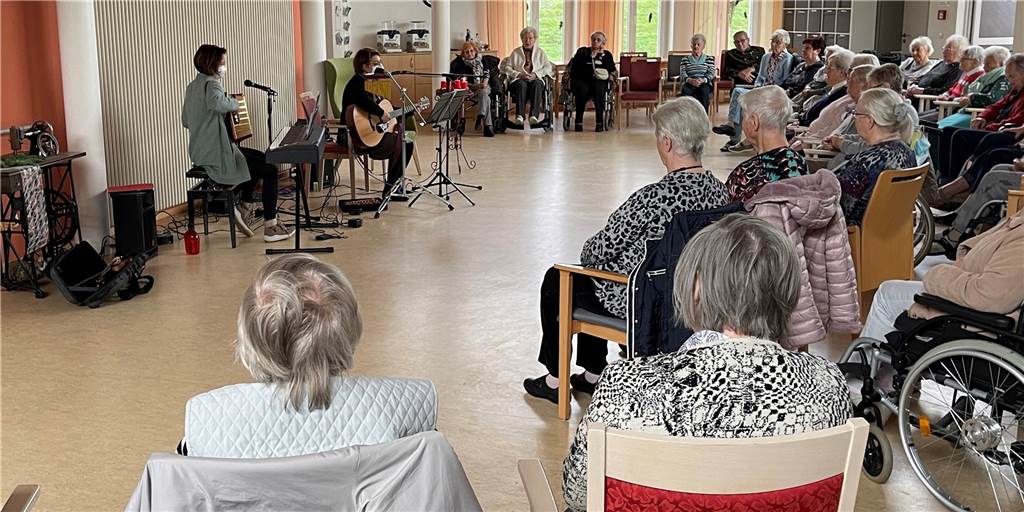Tränen geflossen: „Musik auf Rädern“ in Dorsten auf Altenheim-Tournee Tränen geflossen: „Musik auf Rädern“ in Dorsten auf Altenheim-Tournee