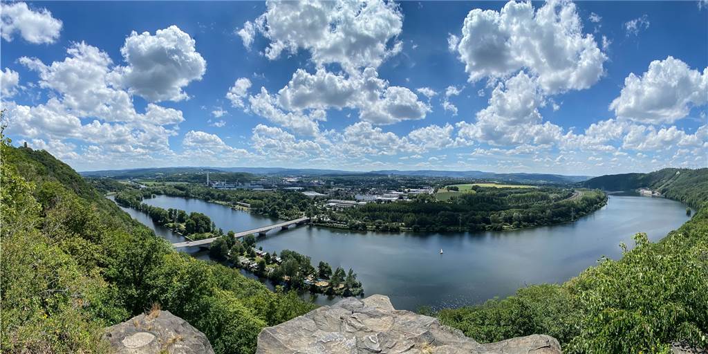 Fotokalender für 2022 zeigt Syburg und Umgebung aus neuer Perspektive Dieses Foto zeigt einen spektakulären Blick auf die Ruhr.