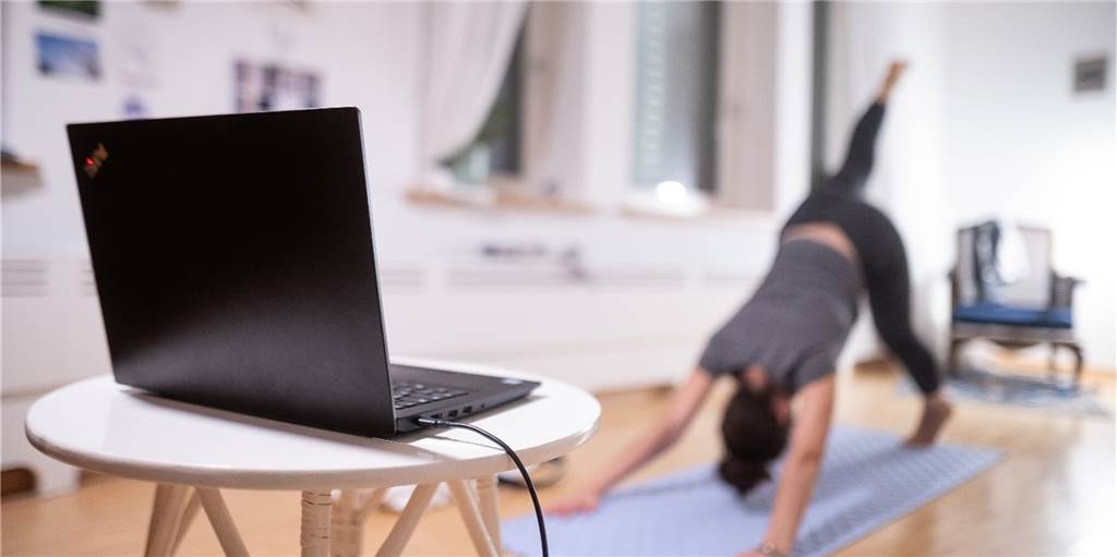 Einrosten im Homeoffice? Acht Tipps für Übungen in der Wohnung, auch Quasimodo hilft Einrosten im Homeoffice? Acht Tipps für Übungen in der Wohnung, auch Quasimodo hilft