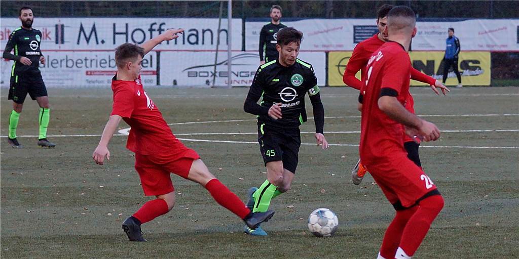 Video-Reaktionen von SG Massen und Lüner SV: „PCR-Tests kosten uns richtig etwas“ Franco Jans - hier am Ball - und die SG Massen setzten sich am Wochenende gegen den Lüner SV II mit 3:0 durch.