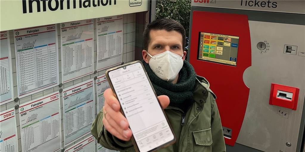 Testfahrt im Video: Neues Handy-Ticket macht Bus und Bahn günstiger Redakteur Kevin Kindel hat mit dem neuen Handy-Tarif bei seiner Testfahrt durch die City nur 2 Euro statt 2,90 Euro gezahlt.