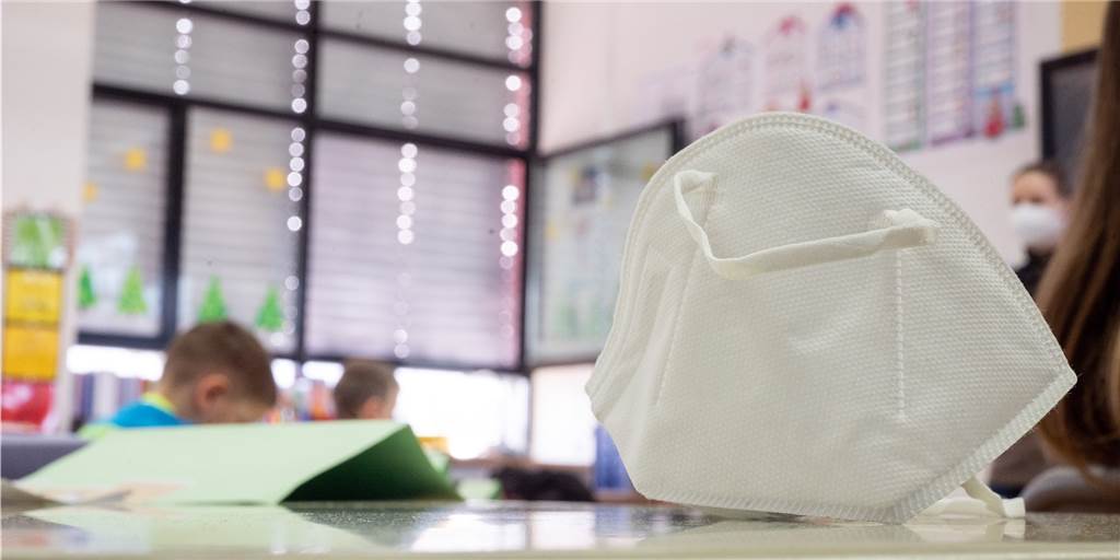 Kreuzschule zur Maskenpflicht am Sitzplatz: „Es ist absolut sinnvoll“ Die Maskenpflicht am Sitzplatz in der Schule ist zurück. Natürlich auch an der Kreuzschule Heek.