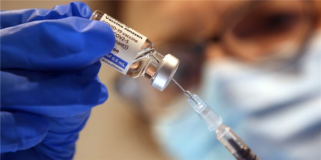 Chemischer Biologe und Fußballer: „Ich habe ein mulmiges Gefühl, 2G+ würde ich begrüßen“ Chemischer Biologe und Fußballer: „Ich habe ein mulmiges Gefühl, 2G+ würde ich begrüßen“