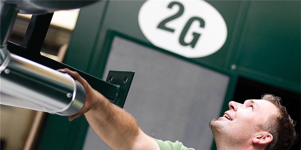 2G aus Heek ist durch Corona nicht nur populärer geworden Ein Mitarbeiter der Firma 2G Energy in Heek. Mittlerweile haben es die Menschen aber noch mit einem anderen 2G zu tun.