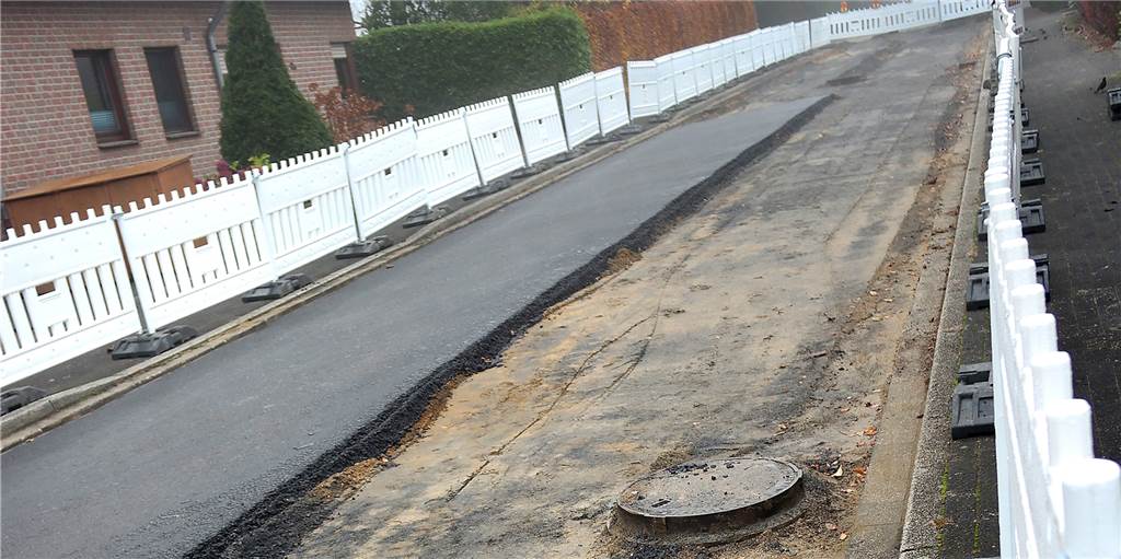 Seestraße in Haltern: Baustelle dauert dreimal so lange wie geplant Die Asphaltierung der Seestraße wurde kurz nach Beginn unterbrochen. Die Tragschicht muss wieder entfernt werden.