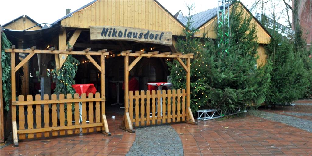 Die Halterner Schützengilde kauft das alte Nikolausdorf zurück Das Nikolausdorf brachte in der Vorweihnachtszeit die Halterner - geschützt vor Wind und Wetter - für gemütliche Treffen bei Glühwein und anderen Getränken zusammen. Es bot 120 Sitzplätze.