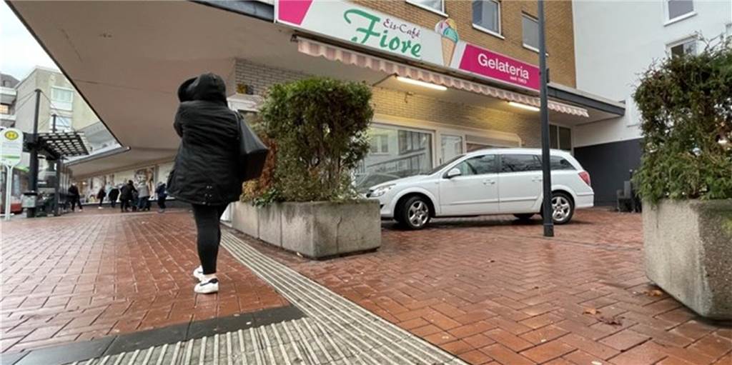 Italiener aus Berlin wollen Eiscafé an traditionsreichem Ort eröffnen Noch stehen die Räume des Eiscafés am Busbahnhof leer.