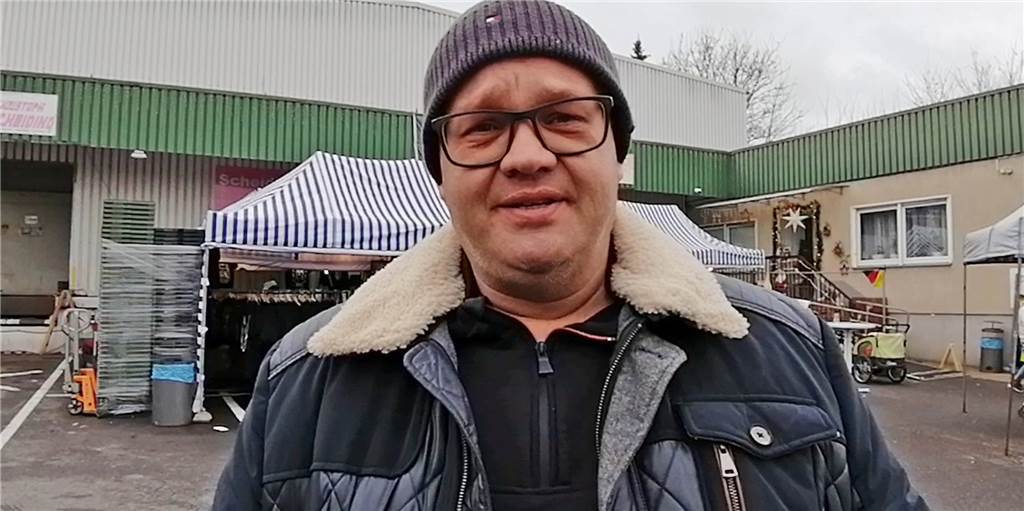 Feuerwerks-Händler im Video: „Böller-Verkaufsverbot bedroht Existenz“ Christoph Scheiding ist einer der größten Händler von Feuerwerk in der Region. Im Interview spricht er über seine Lage nach dem Böller-Verkaufsverbot zu Silvester.