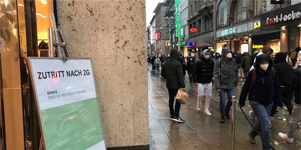Re-Live vom Westenhellweg: So lief der erste Shopping-Tag mit 2G-Regel Seit Samstag (4.12.) gilt für fast alle Geschäfte auf dem Westenhellweg die 2G-Regel.