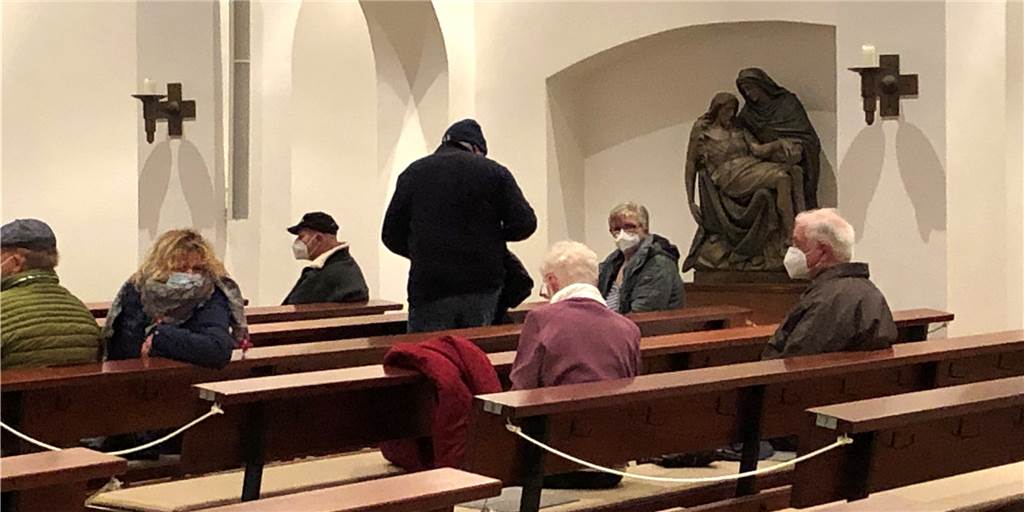 Video: Über 400 Lippramsdorfer bekamen die Corona-Impfung in der Kirche Video: Über 400 Lippramsdorfer bekamen die Corona-Impfung in der Kirche