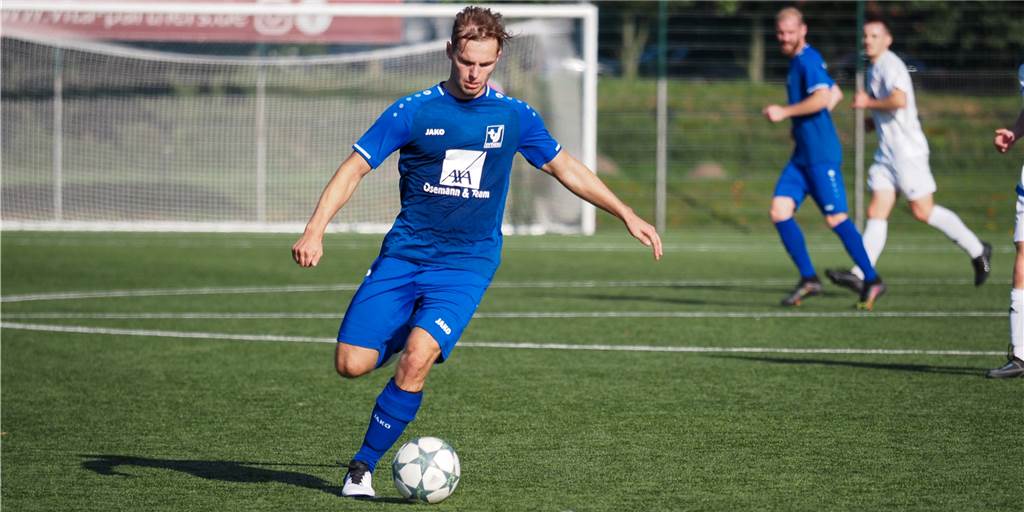 „Eine zähe Aufgabe“: Sythens Top-Torjäger entscheidet das Spiel Christian Lettau und der TuS Sythen haben gegen Tabellenschlusslicht SC Reken II knapp gewonnen.