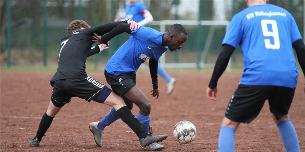 Westfalia Vinnum verzweifelt gegen den Tabellenzweiten – und dann kommt der „Gerleve-Flieger“ Moritz Wendel (l.) und Aboubacar Diallo (r.) lieferten sich ein Dauer-Duell.