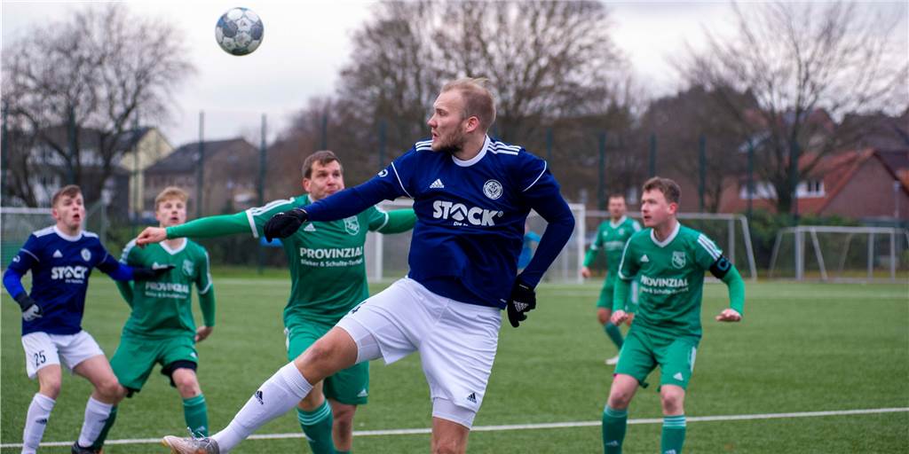 „Fitness und spielerische Linie stimmen“: Der ETuS schlägt Gemen II deutlich Dennis Klüsener erzielte seine Saisontore Nummer elf und zwölf gegen Westfalia Gemen II
