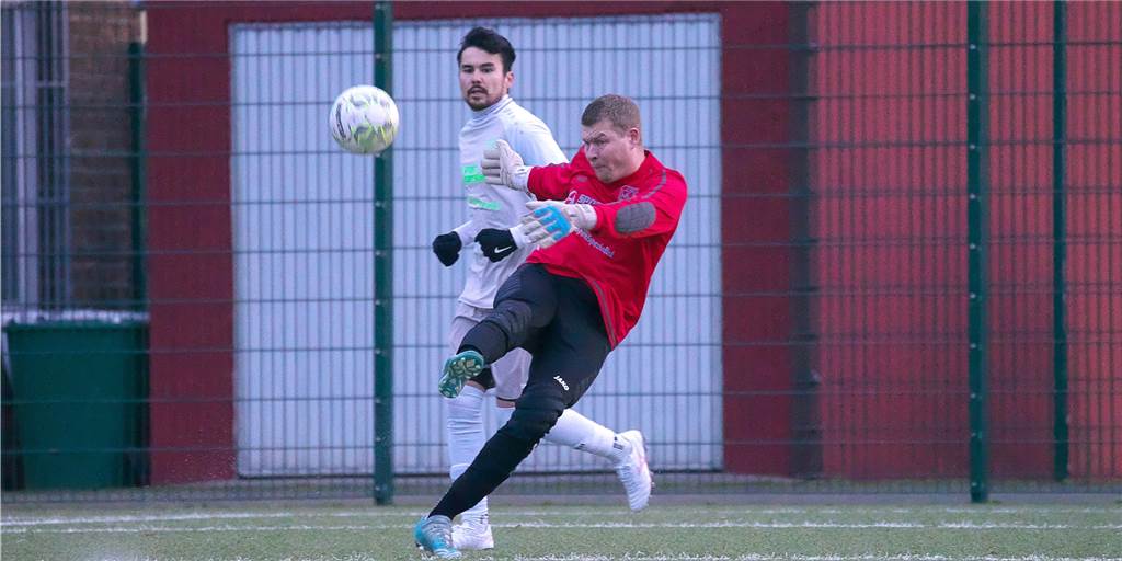 Bossendorf und Keeper Lukas Schulz (v.) feierten gegen Ahsen II am Ende einen verdienten 3:2-Sieg.