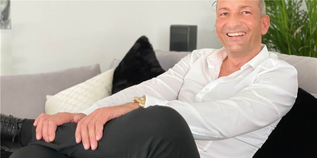 Kevin aus Dortmund arbeitet als Callboy. Seine Fähigkeit, sich gut auf neue Partnerinnen einzulassen, hat ihn zu dem Job gebracht.