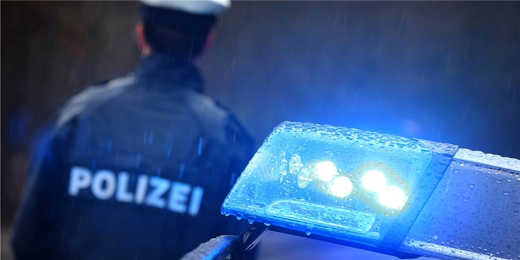 Nach Ausschreitungen in der Bezirksliga 8: Details zum weiteren Vorgehen sind bekannt Mit drei Streifenwagen traf die Polizei am Sonntag an der Sportanlage von BW Alstedde ein.