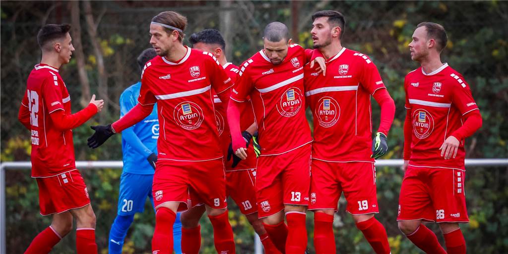 Türkspor-Spieler verliert das Bewusstsein, übergibt sich und kickt weiter - „Ein Fehler“ Türkspor-Spieler verliert das Bewusstsein, übergibt sich und kickt weiter - „Ein Fehler“