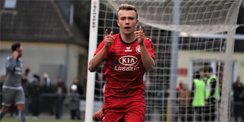 Sythener trifft im Westfalenliga-Derby dreifach und stiehlt Stefan Oerterer die Show Im Westfalenliga-Derby gegen den TuS 05 Sinsen konnte Finn Wortmann von der SpVgg. Erkenschwick gleich drei Mal jubeln.