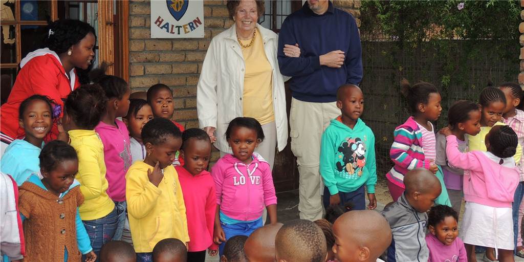 Meta Rentzsch ist tot - „Du hast unser Leben so wunderbar verändert“ Die Hilfe für die Familien im Armenviertel Khayelitsha prägte ihren Lebensinhalt: Michael Rentzsch begleitete seine Mutter Meta bei einem Besuch im Haus Haltern. Es ist das erste und älteste Projekt des Fördervereins.