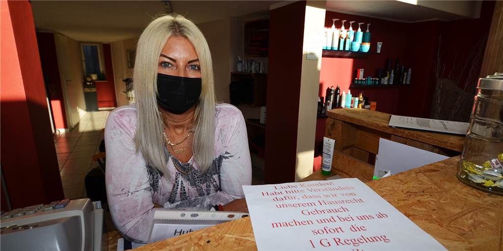 1G in Dortmunder Friseursalon: „Die Leute sollen sich impfen lassen“ Im Friseursalon von Milanka Diel gilt seit kurzem die 1G-Regel.