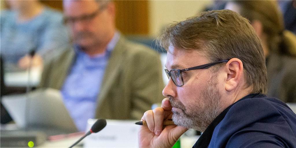Grüne: Parteispitzen ziehen erste Konsequenzen aus Abrechnungsaffäre Die Parteispitzen von Bündnis 90/Die Grünen richten sich mit einer Aufforderung auch an den in der Kritik stehenden Fraktionschef Timon Lütschen.