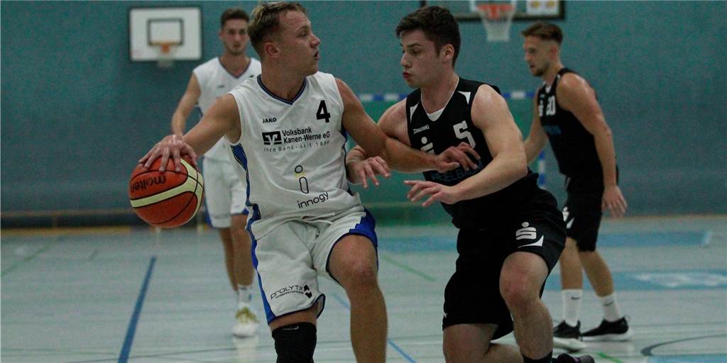 „Paradebeispiel, dass sich Geduld auszahlt“: Lukas Wiedey ist eine Konstante der LippeBaskets Lukas Wiedey (am Ball) ist defensiv eine Macht, auch offensiv wird er immer besser.