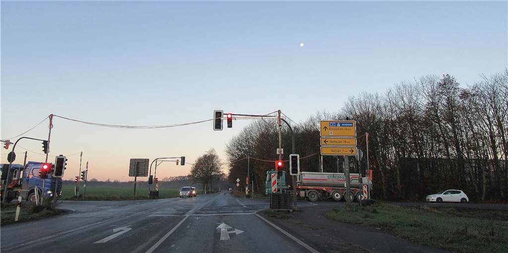 Wichtige Kirchhellener Kreuzung muss eine neue Ampel bekommen - aber wann? Dinslakener Straße/ Alter Postweg