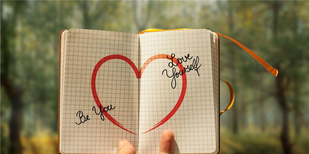 Selbstliebe und innere Schönheit: So lernen wir, uns zu akzeptieren Sich selbst zu lieben, ist für viele Menschen gar nicht so einfach.