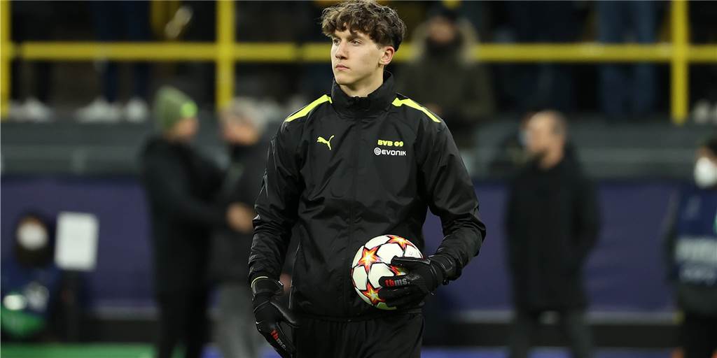 BVB-Torhüter Silas Ostrzinski: „Für diese Momente bin ich Fußballer geworden“ BVB-Torhüter Silas Ostrzinski: „Für diese Momente bin ich Fußballer geworden“