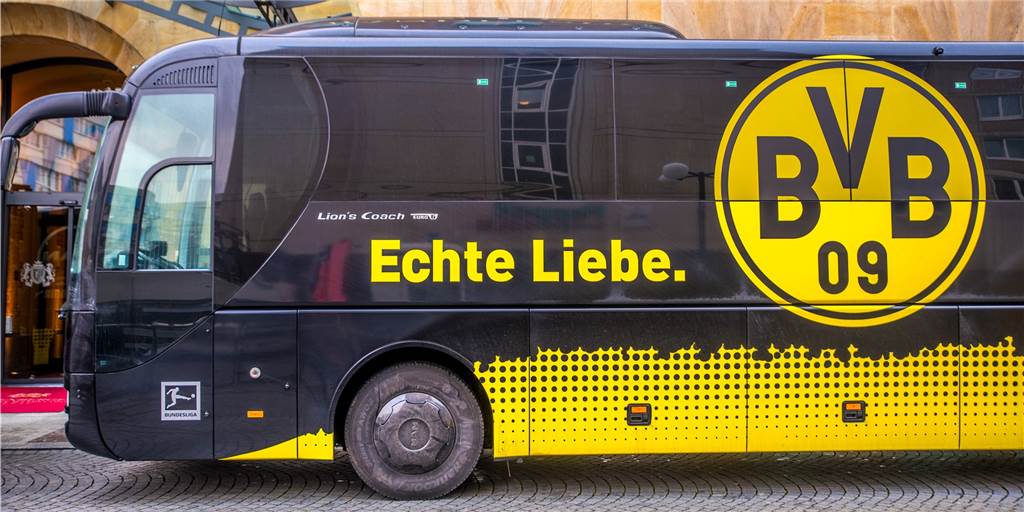 So sieht der echte Mannschaftsbus von Borussia Dortmund aus. TV-Total verschaffte sich mit einem Fake-Bus Zugang zum Stadion.