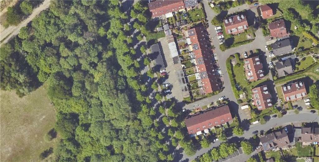 Krasser Unfall: Pkw weicht Radfahrer aus – und kracht vor einen Baum Beinahe wären am Donnerstagmorgen ein Auto- und Radfahrer zusammengestoßen. Stattdessen landete der Pkw vor einem Baum.
