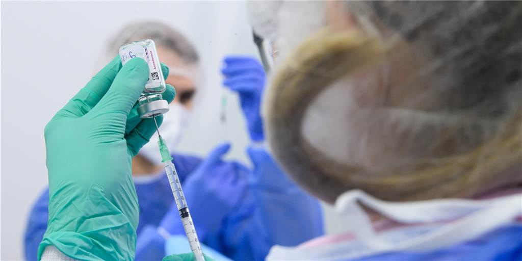 Booster: Zehntausende im Kreis Borken sind noch vor Weihnachten dran Zehntausende Menschen im Kreis Borken können sich noch vor Weihnachten die Auffrischungs-Impfung gegen das Coronavirus holen.