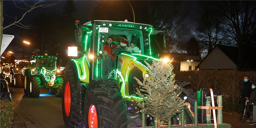 Bunte Lichter in Werne: Landwirte versprühen „einen Funken Hoffnung" Schon im vergangenen Jahr zogen die leuchtenden Trecker durch die Lippestadt.