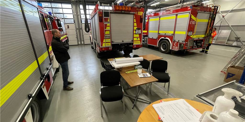 Video: Castrop-Rauxeler Feuerwehr freut sich über neues Gerätehaus Der Löschzug Rauxel Dorf hat am Donnerstag offiziell die Schlüssel für sein neues Gerätehaus bekommen.