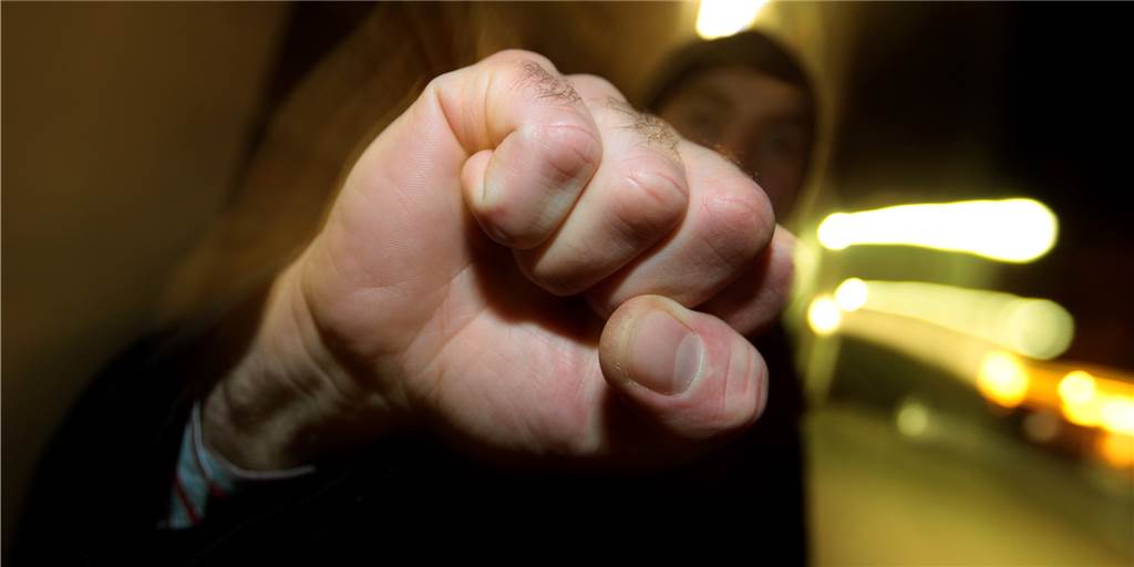 Faustschlag gegen Zuschauer: Tumultartige Szenen in Alstedde haben Konsequenzen Am Sonntag wurde die Polizei zur Sportanlage von BW Alstedde gerufen.