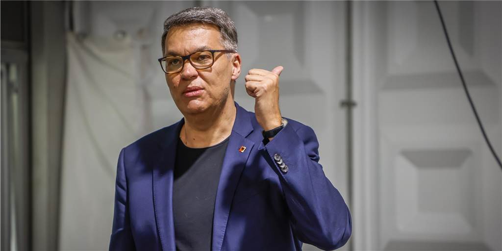 Streit um das Leitbild von Dortmund: Der OB ist Kellner, nicht Koch Oberbürgermeister Thomas Westphal (SPD) hat im Rat keine Hausmacht mehr.