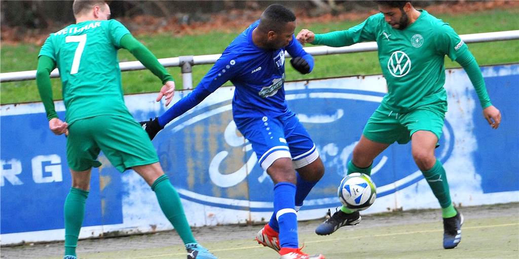 Zwei Teams, ein Ziel: VfL Schwerte und ETuS/DJK Schwerte wollen über dem Strich überwintern Zwei Teams, ein Ziel: VfL Schwerte und ETuS/DJK Schwerte wollen über dem Strich überwintern