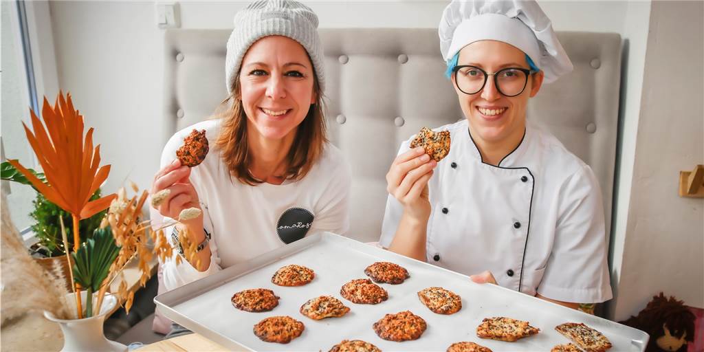 Dortmunder Café schickt „Liebesbomben“ nach halb Europa - das ist das Rezept Mara Kammermeier vom Café Oma Rosa hat die Liebesbomben gerade frisch zubereitet.