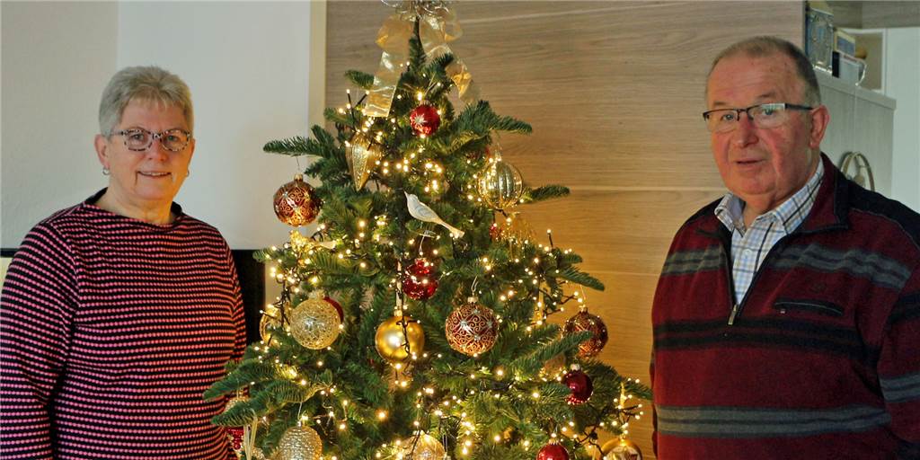 Die weihnachtliche Atmosphäre haben sich Maria und Alois Eßeling in den eigenen vier Wänden bereits geschaffen. Trotz Absage in diesem Jahr werde die Idee der Offenen Weihnacht weiterleben.