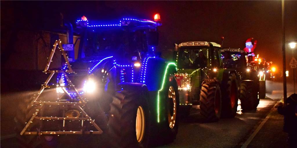 Mit Videos und Fotos: Trecker-Fahrt durch Haltern begeisterte Groß und Klein In einer langen Parade beteiligten sich an die 100 Landwirte am Umzug.