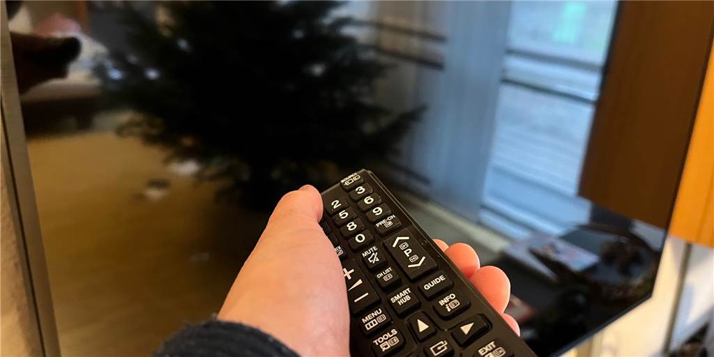 Rohrbruch mit Folgen: 900 Vodafone-Kunden in Dortmund ohne TV und Internet Der Griff zur Fernbedienung sorgt immer wieder für Enttäuschung: Der Fernseher in über 900 Dortmunder Haushalten bleibt seit Tagen schwarz.