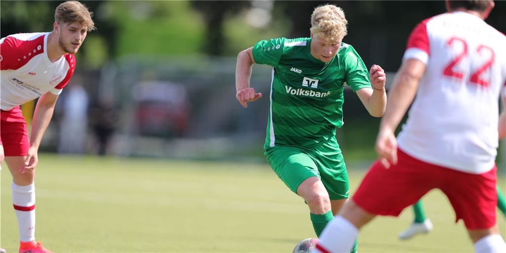 SuS-Superstürmer über sein Probetraining beim HSC und Transferanfragen: „Möchte gerne höher spielen“ Tim Kortenbusch (am Ball) von Fußball-Bezirksligist SuS Olfen ist zurzeit in absoluter Top-Form.