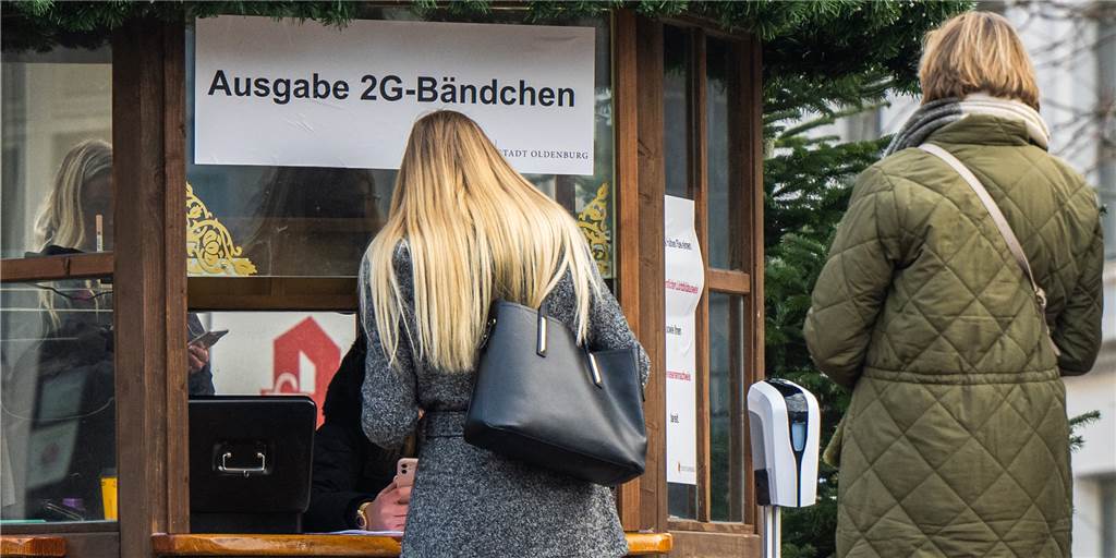 2G-Bändchen als Zugang zu Geschäften: Lüner Einzelhandel zurückhaltend 2G-Bändchen gibt es mittlerweile in einigen größeren und kleineren Orten.