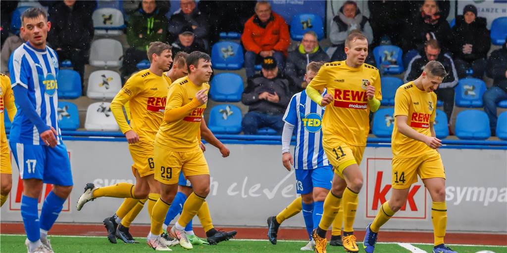 Brünninghausen-Spieler muss vom Rettungsdienst abgeholt werden – es gibt noch mehr Verletzte Brünninghausen-Spieler muss vom Rettungsdienst abgeholt werden – es gibt noch mehr Verletzte