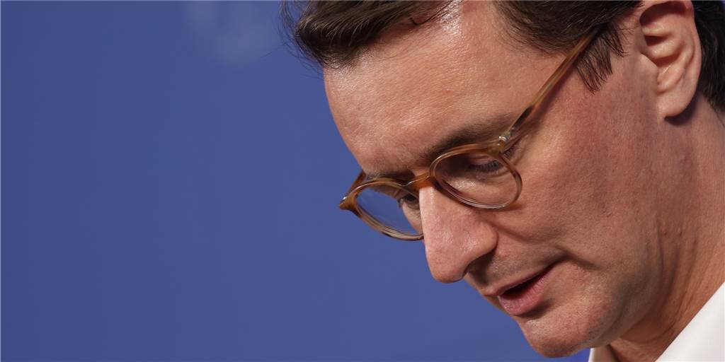 Hendrik Wüst und das Booster-Desaster: „Mich dünkt, der Alte spricht im Fieber“ Hendrik Wüst und das Booster-Desaster: „Mich dünkt, der Alte spricht im Fieber“
